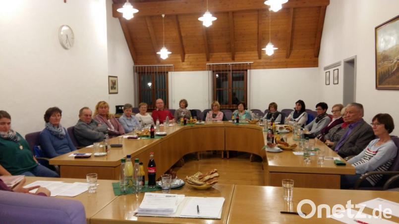 Großes Interesse an den vorgetragenen Themen zeigten die Teilnehmer des Austauschtreffens der Amberg-Sulzbacher Nachbarschaftshilfen. Bild: Waltraud Lobenhofer