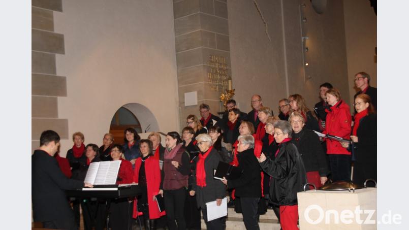 Mit einem mitreißenden Gospelkonzert mit den "Gospel-Flames" der Pfarrei Hl. Dreifaltigkeit unter der Leitung von Christian Farnbauer bedankte sich der Förderkreis Willmannschule zu seinem 30-jährigen Bestehen bei seinen Förderern. Bild: ads