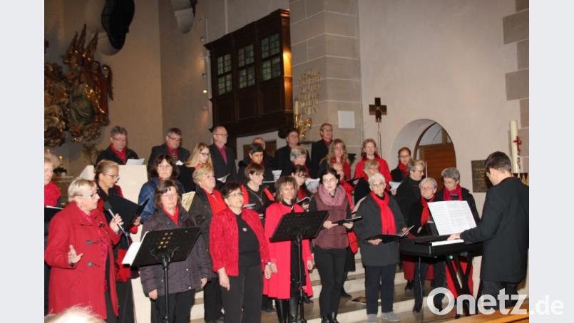 Mit einem mitreißenden Gospelkonzert mit den "Gospel-Flames" der Pfarrei Hl. Dreifaltigkeit unter der Leitung von Christian Farnbauer bedankte sich der Förderkreis Willmannschule zu seinem 30-jährigen Bestehen bei seinen Förderern. Bild: ads