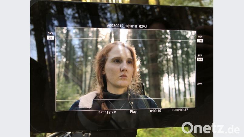 Für einen Werbespot reiste Christina Baumer auf die Azoren und schlüpfte in einen Neoprenanzug. „Ein echtes Abenteuer“, resümiert die Schauspielerin, die gebürtig aus der Oberpfalz stammt. Bild: exb