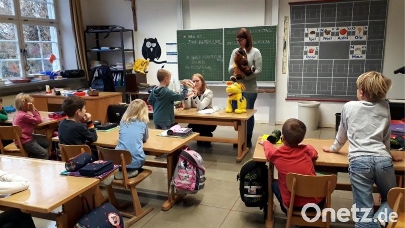 Zahnarztbesuch in der Friedenfelser Grundschule. Bild: exb