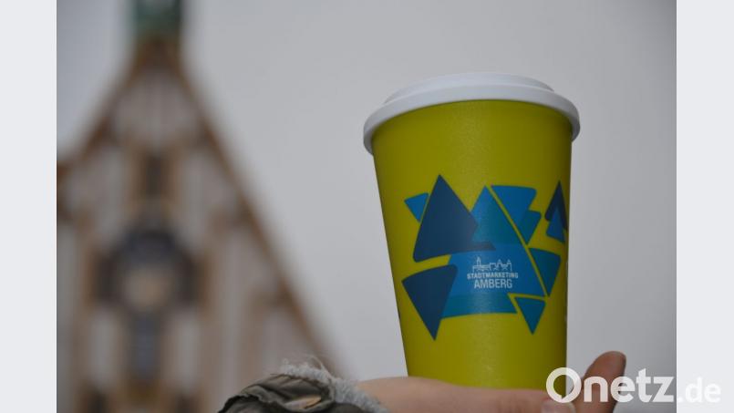 Der Mehrweg-Kaffeebecher ist ein Projekt der Stadt Amberg und des Stadtmarketingvereins. Seit 2017 gibt es das eigene Pfandsystem. Es hat sich bewährt. Die Nachfrage ist konstant. Bild: upl
