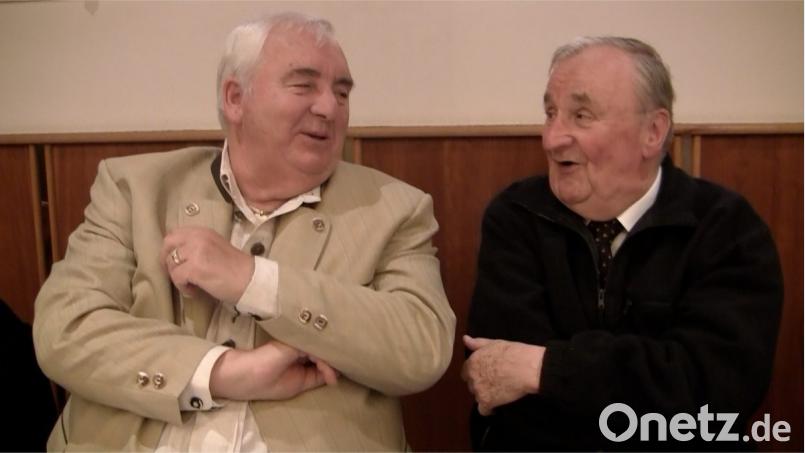 Der Oberbürgermeister und der Bürgermeister. Hans Schröpf (links) holte Günter Zwack in die CSU. Zusammen mit Gustl Lang waren sie maßgeblich an der rasanten Entwicklung Weidens beteiligt.Sie lieferten sich aber auch etliche Scharmützel. Bild: Gustl Beer