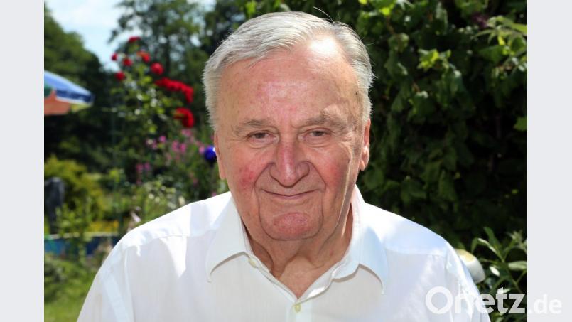 Günter Zwack und sein verschmitztes Lächeln. 32 Jahre war er zweiter Bürgermeister in Weiden. Am Donnerstag ist Zwack in einem Pflegeheim in Plauen mit 85 Jahren verstorben. Bild: Gerhard Goetz