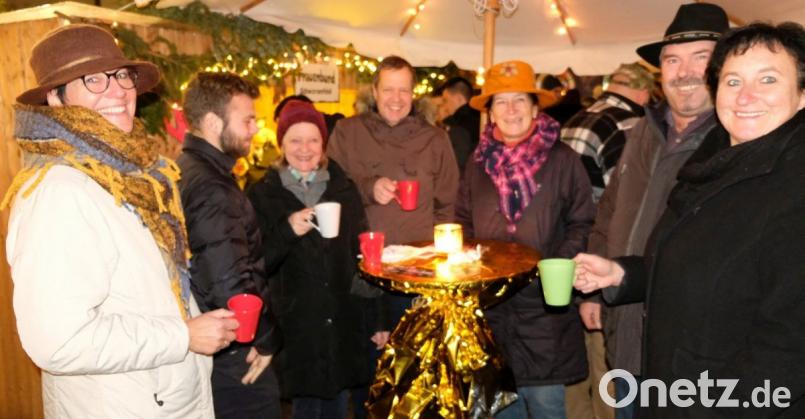 Schöne Musik, ausgelassene Menschen und leckerer Glühwein: Die Besucher des Weihnachtsmarkts hatten ihren Spaß. Bild: mab