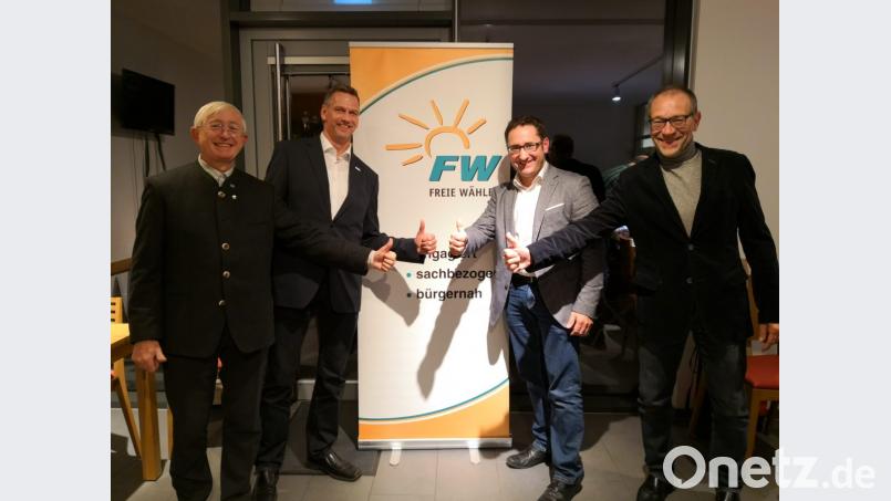 Der Landtagsabgeordnete der Freien Wähler Tobias Gotthardt (Zweiter von rechts) sieht sich in seinem künftigen &quot;Revier&quot; um. Über sein Kommen freuten sich zweiter Vorsitzender Karl Lorenz (rechts) sowie (von links) Kreisrat Karl Meier und Ortsvorsitzender Thomas Riedl. Bild: rn