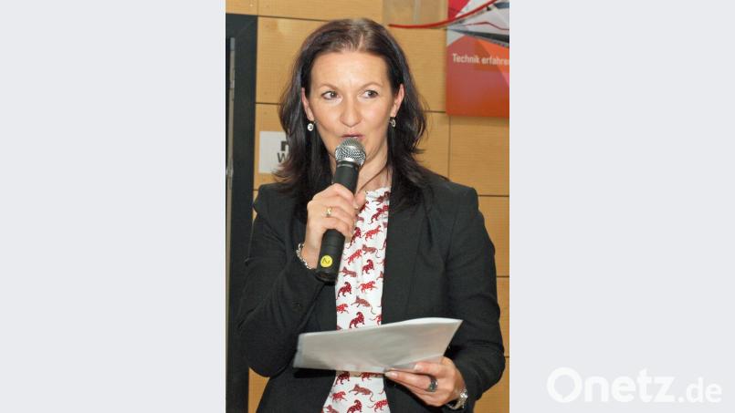 Sie freue sich, so die Schirmherrin Rektorin Christine Kölbl, dass am Montag alle Kinder der Grundschule Rieden diese Ausstellung besichtigen dürfen. Bild: sön