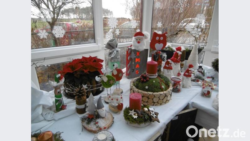 Kreativ zeigten sich die Mitarbeiter des Seniorenheims Hammergmünd bei der Herstellung von Advents- und Weihnachtsartikeln. Die Schmuckstücke finden reißenden Absatz. Bild: myd