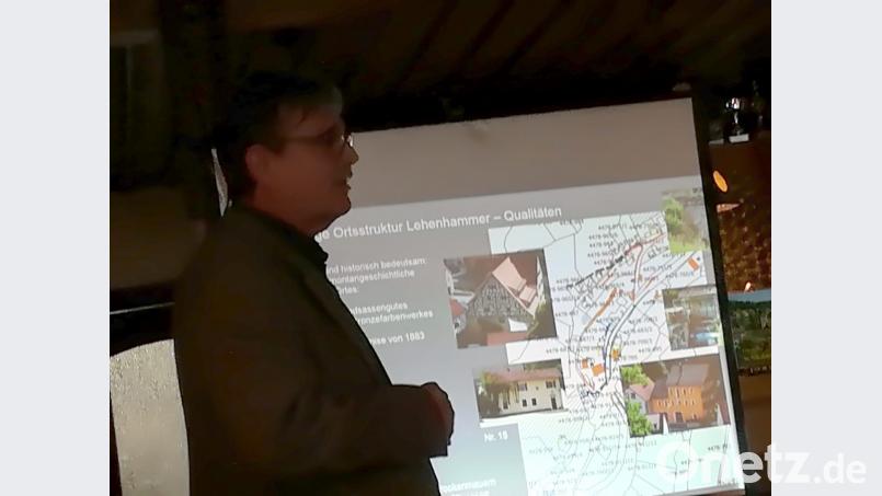 Historiker Robert Giersch beleuchtet die Geschichte des Lehentals und schärft den Blick für den Denkmalschutz. Bild: ds