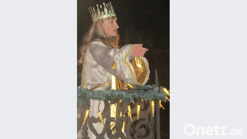 Das Auerbacher Christkindl Marina Brütting wünscht einer friedvolle Zeit. Bild: sck