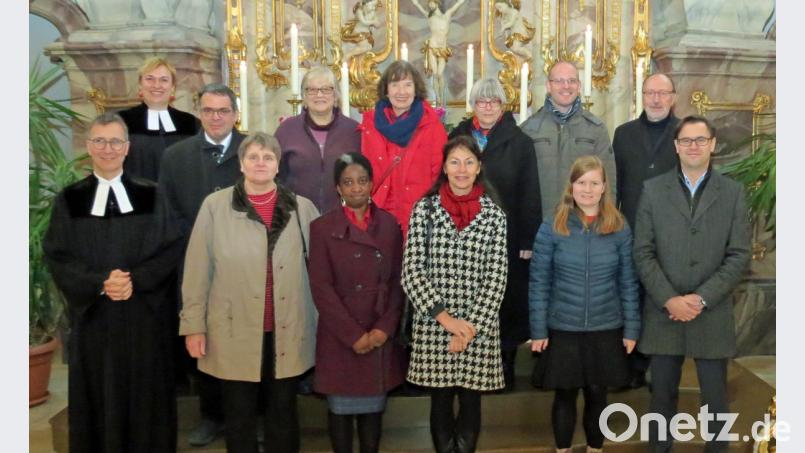 In einem Festgottesdienst in St. Michael erfolgte die Einführung der neu gewählten Kirchenvorstände mit Pfarrerin Stefanie Endruweit und Pfarrer Hans-Martin Meuß. Bild: Dobmeier
