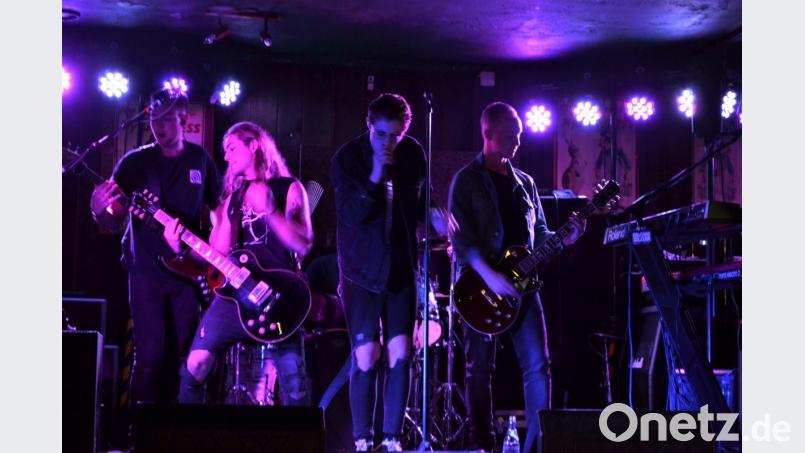 Sacrifice mit Selina Erenci als Frontsängerin, Lukas Ried und Sebastian Wedel an den Gitarren, Johannes Wedel am Bass und Daniel Pfister am Schlagzeug treten seit heuer wieder mit neuen Songs an. Bild: vlz