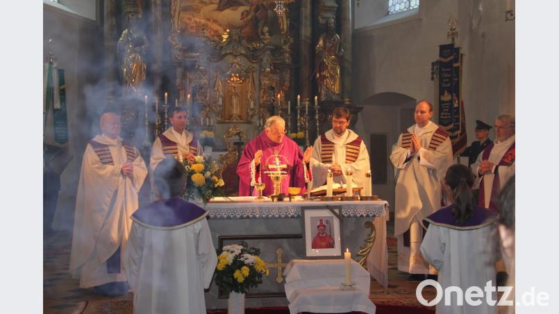 Hauptzelebrant beim Requiem für den am 7. November in Südamerika verstorbenen Bischof Friedrich Heimler war der emeritierte Salzburger Erzbischof Alois Kothgasser. Bild: bö