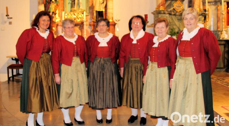 Adventliche Weisen in Mundart sangen die Schmidmühlner Sängerinnen Bild: bjo