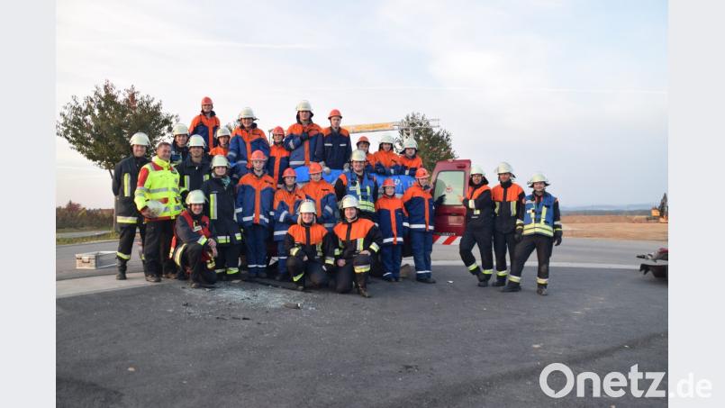 Hektisch ist es beim Ausbildungstag der Ursensollener Feuerwehr zugegangen. Bild: Josef Graml
