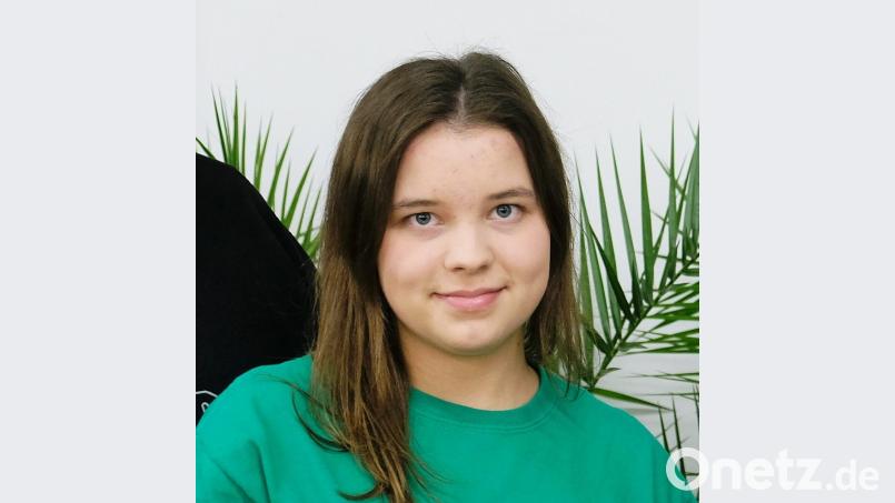 Céline Plohmann versucht sich schon im jugendlichen Alter von 18 Jahren als Autorin. Ihr Theaterstück „Ein chaotisches Weihnachtsfest“ hat am 9. Dezember in der Ausstellungshalle des Kleintierzuchtvereins Eschenbach Premiere. Bild: do