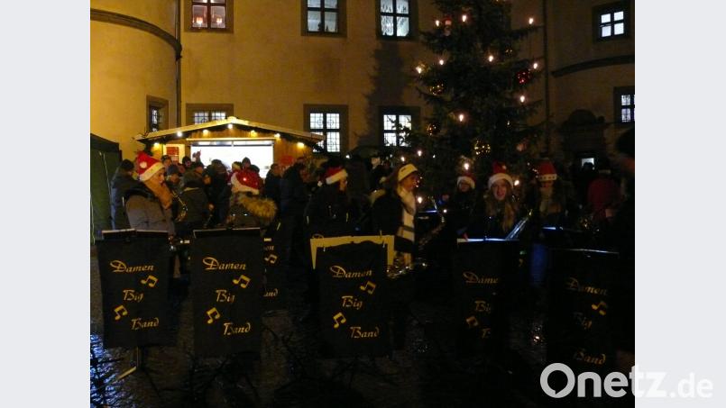 Die Damen-Bigband aus Waidhaus fehlte ebenfalls nicht beim zehnten "Advent im Schloss". Bild: dob