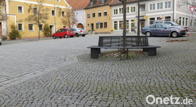 Vorerst bleibt es beim dringenden Appell an die Grundstücksbesitzer, die eigenen Autos nicht auf dem Marktplatz dauerhaft zu parken. Das Thema &quot;Parkscheibenregelung für den Marktplatz wurde um vier Monate vertagt, in der Hoffnung, dass die Vernunft siegt. Bild: kö
