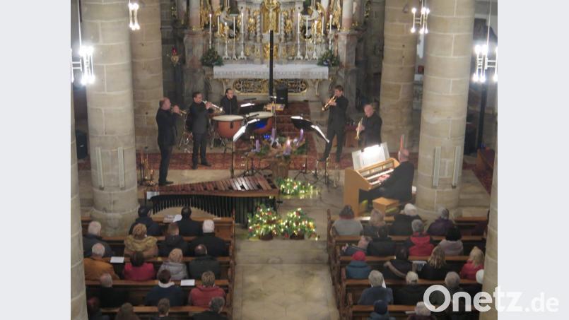 Benjamin Sebald, Dominik Thoma, Christoph Günther, Florian Zeh, Volker Hemedinger und Walther Turn (von links) begeistern die Konzertbesucher in der Kemnather Stadtpfarrkirche. Bild: jzk