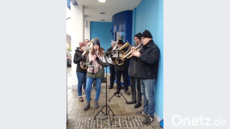 "Leise rieselt der Schnee", appelliert die Stadtkapelle an die Fantasie der Besucher Bild: wrt