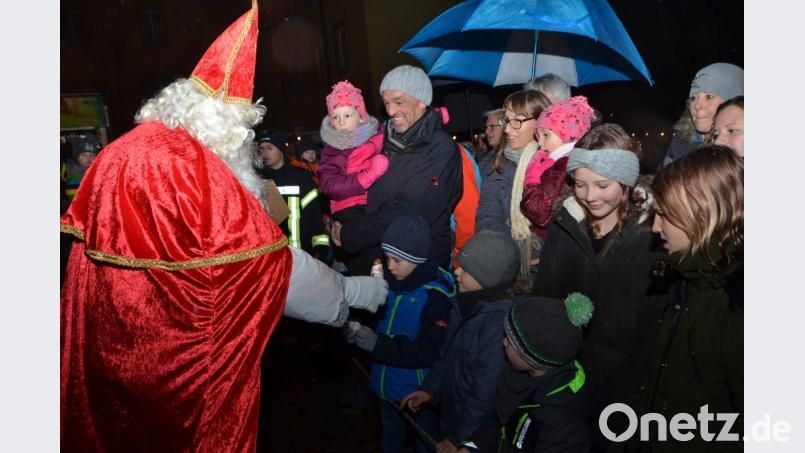 &quot;Seid ihr auch schön brav gewesen?&quot; Diese Frage des Bischof Nikolaus wird von den Kindern stets mit einem &quot;Ja&quot; beantwortet. Die Eltern sind da oft anderer Meinung. Bild: dob