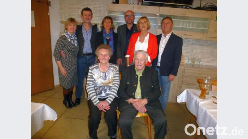 Im Kreise vieler Gäste feierte Franz Müller seinen 90. Geburtstag. Bild: mad