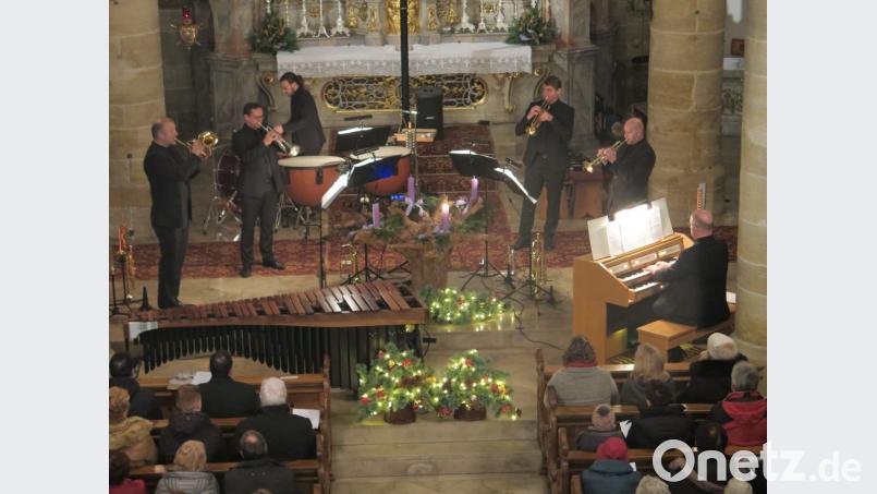 Benjamin Sebald, Dominik Thoma, Christoph Günther, Florian Zeh, Volker Hemedinger und Walther Turn (von links) begeistern die Konzertbesucher in der Kemnather Stadtpfarrkirche. Bild: jzk