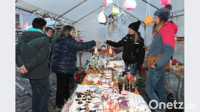 Das Angebot kann sich sehen lassen beim Adventsmarkt. Bild: pi