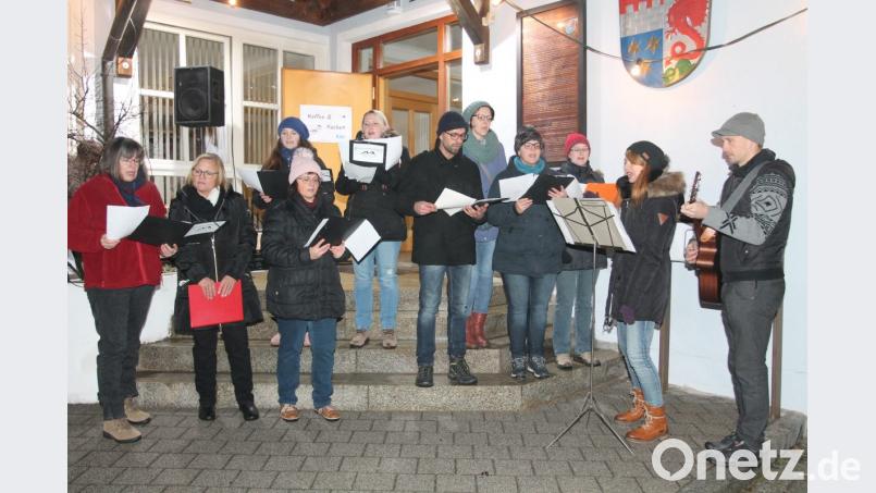 Der Chor "Sound of Mountain" stimmt auf den Advent ein. Bild: pi