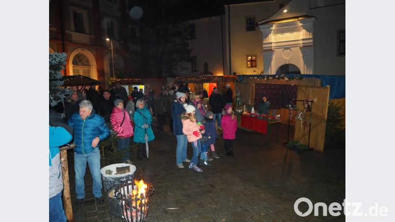 Die Musikschule eröffnet den Reigen der Neustädter Christkindlmärkte. Bild: krb