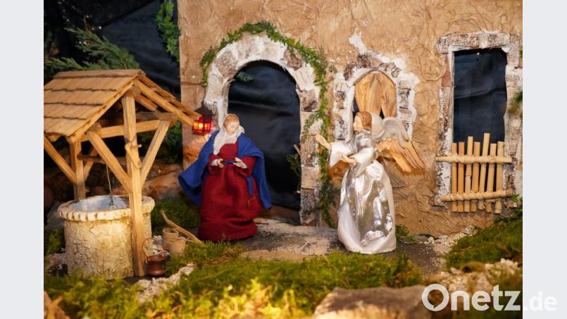 Die Szene: &quot;Verkündigung zur bevorstehenden Geburt Christi&quot; ist bis zirka eine Woche vor Weihnachten in der Schrankkrippe zu sehen. Bild: fvo