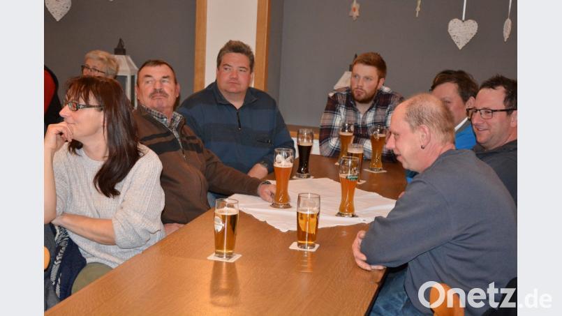 Aufmerksame Zuhörer und leidenschaftliche Diskussionen gibt es bei der Konnersreuther Bürgerversammlung. Bild: jr