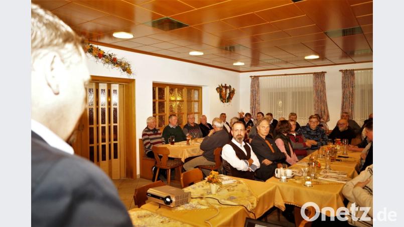 Sehr gut besucht ist die Bürgerversammlung im Landgasthof &quot;Gigl&quot;. Bild: arw