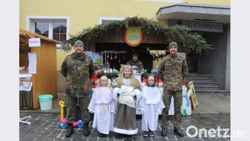 Die Engerl dankten den Soldaten, dass sie sich für einen „guten Zweck“ einsetzen. Bild: frd