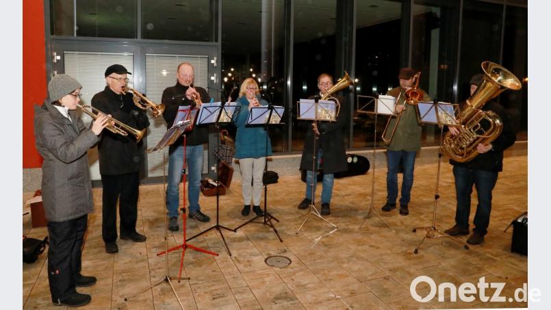 Das erste Adventskonzert bestritt der evangelische Posaunenchor Erbendorf. Die Zuhörer waren von der Darbierung angetan. Bild: njn