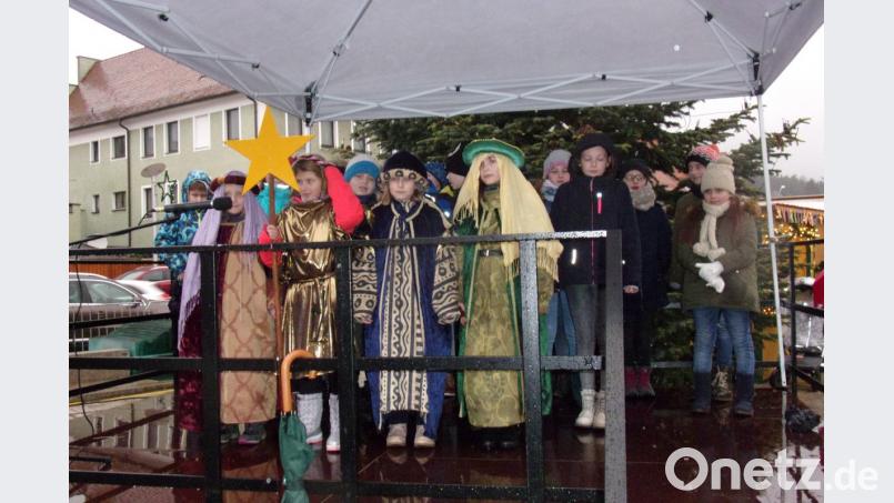 Die Kinder verkündeten den Frieden auf Erden und wünschten frohe Weihnachten. Bild: bnr