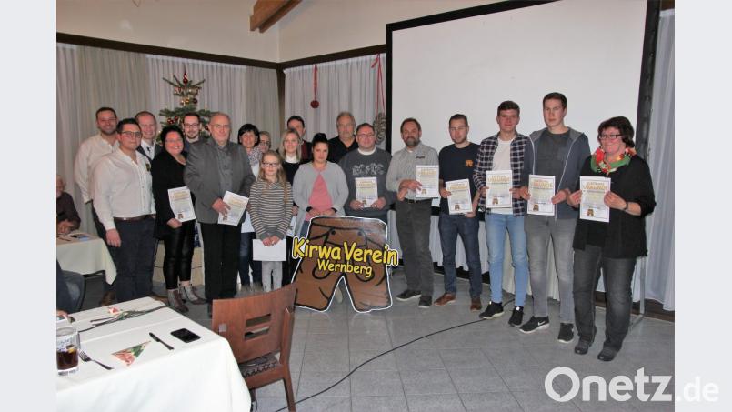 Zahlreiche Mitglieder wurden in der Jahreshauptversammlung für zehnjährige Treue geehrt. Bild: ral