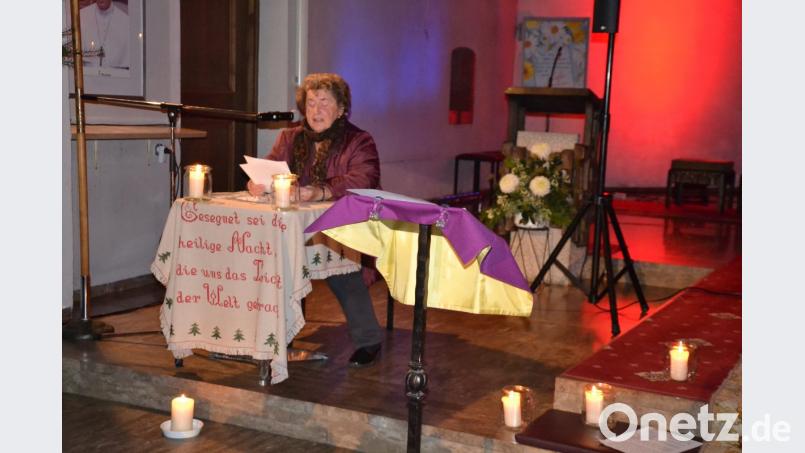 Helene Rolle liest zwischen den einzelnen Musikblöcken verbindende Worte von Heinrich Waggerl. Bild: gi