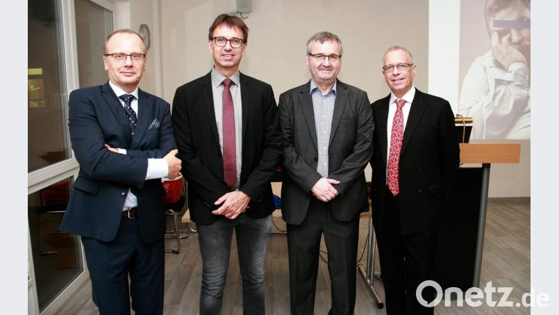 Mit Dr. Rafael Ulrych, Dr. Michael Angerer, Dr. Gerhard Jilge und Dr. Roland Vogel (von links), standen gleich 4 Fachärzte als Referenten im Ärztehaus Rede und Antwort. Bild: wro