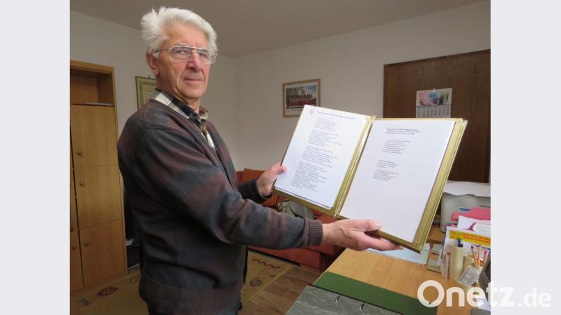 Natürlich hat der Ober-Nikolaus ein "Goldenes Buch" , in dem alle gute Taten, aber auch all die kleinen Verfehlungen der Erwachsenen und Kinder, aufgeschrieben stehen.. "Und der Nikolaus weiß alles!", schmunzelt Wilhelm Pauli. Bild: ubb