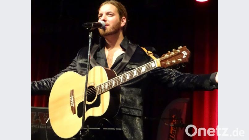 Es gibt viele Elvis-Interpreten, doch er kommt dem legendären King of Rok'n'Roll stimmlich am nächsten: Wenn der Österreicher Ron Glaser auftritt, erntet er frenetischen Beifall. Jetzt erstmals auch in Amberg. Bild: Houschka