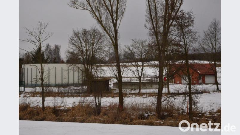 Die Kläranlage ist in die Jahre gekommen. Das Belebungsbecken (links) muss ersetzt werden. Bild: bey