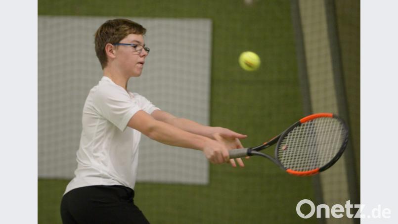 Mit Noah Vollmer (Bild/Schanzl), Jonas Fahrnholz (Schanzl) und Benedikt Müller (Rot-Weiß) waren drei Amberger beim Volvo-Indoor-Cup des TC Schanzl im U-14-Turnier am Start. Alle drei verpassten allerdings den Einzug in das Achtelfinale. Bild: ref