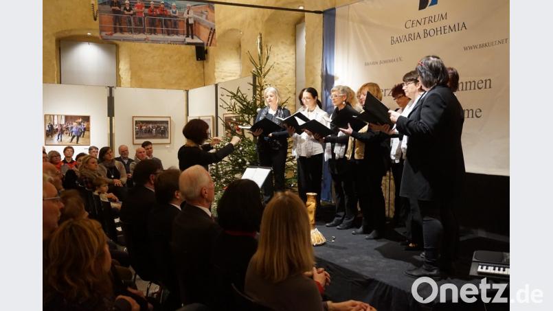 Konzert des Kammerchors "Bella Musica" mit böhmischen Advents- und Weihnachtsliedern in der voll besetzten Gewölbehalle vor 150 Gästen Bild: eib
