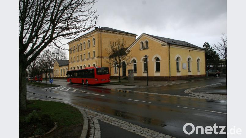 2020 soll die Sanierung des Wiesauer Bahnhofs starten. Wichtig ist dem Bürgermeister ein barrierefreier Zugang zu den Bahnsteigen. Bild: wro