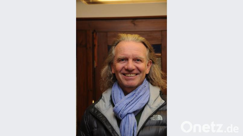 Hubert Schober organisiert die Veranstaltung am Hochofen und ist begeistert von der Kulisse. Bild: ge