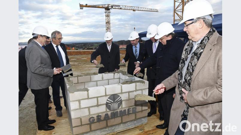 Grundsteinlegung neues Grammer Technologiezentrum und Konzernzentrale, Grammer-Allee 1 in Ursensollen Bild: Petra Hartl