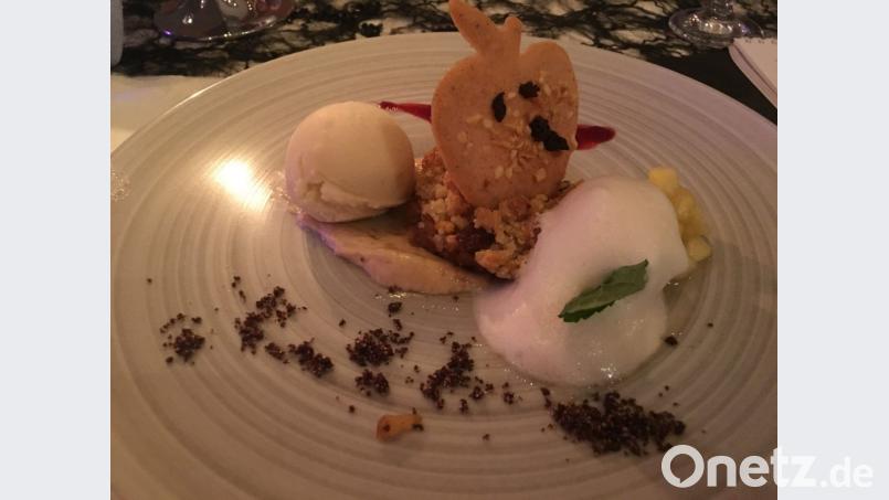 Apfel reloaded mit Mousse, Kuchen und Eis. Bild: san
