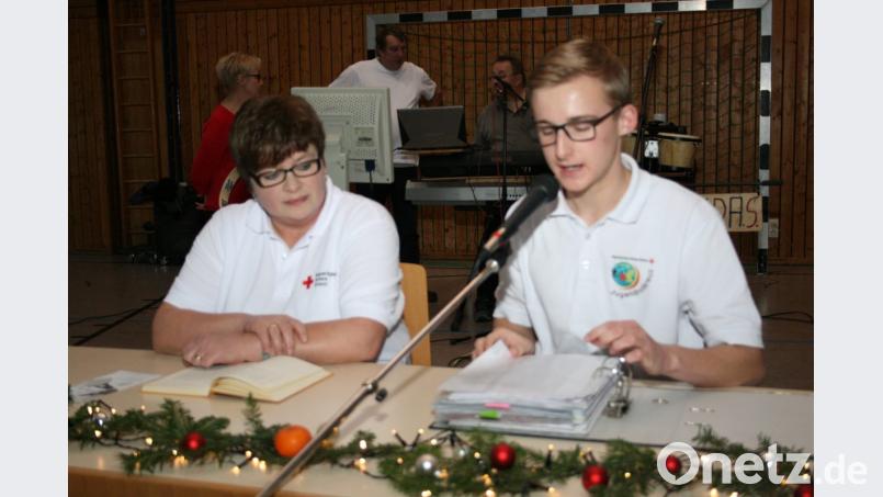 Sehr angetan sind die Gäste von den Vorträgen von Christine Schultes und Daniel Hirschmann. Bild: roh