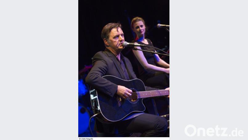 Volker Ringe und Julia Leinweber schlüpften im Theater Hof in die Rollen von Johnny Cash und dessen Ehefrau June Bild: H. Dietz Fotografie/Theater Hof